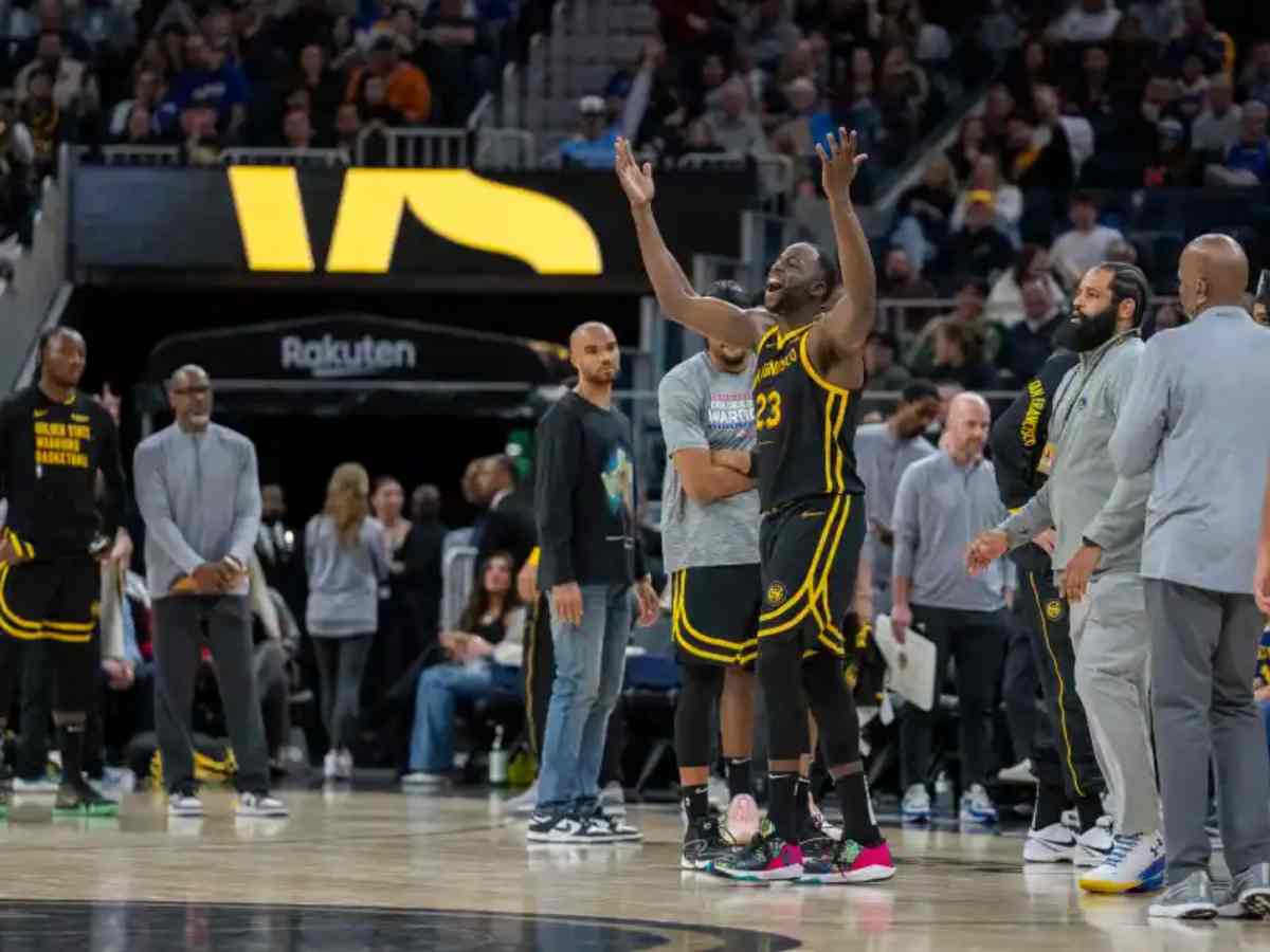 Draymond Green hyped up the crowd after getting ejected