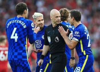 Anthony Taylor and Chelsea players