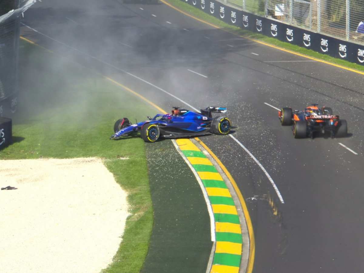 Alex Albon crashes out at the Australian GP