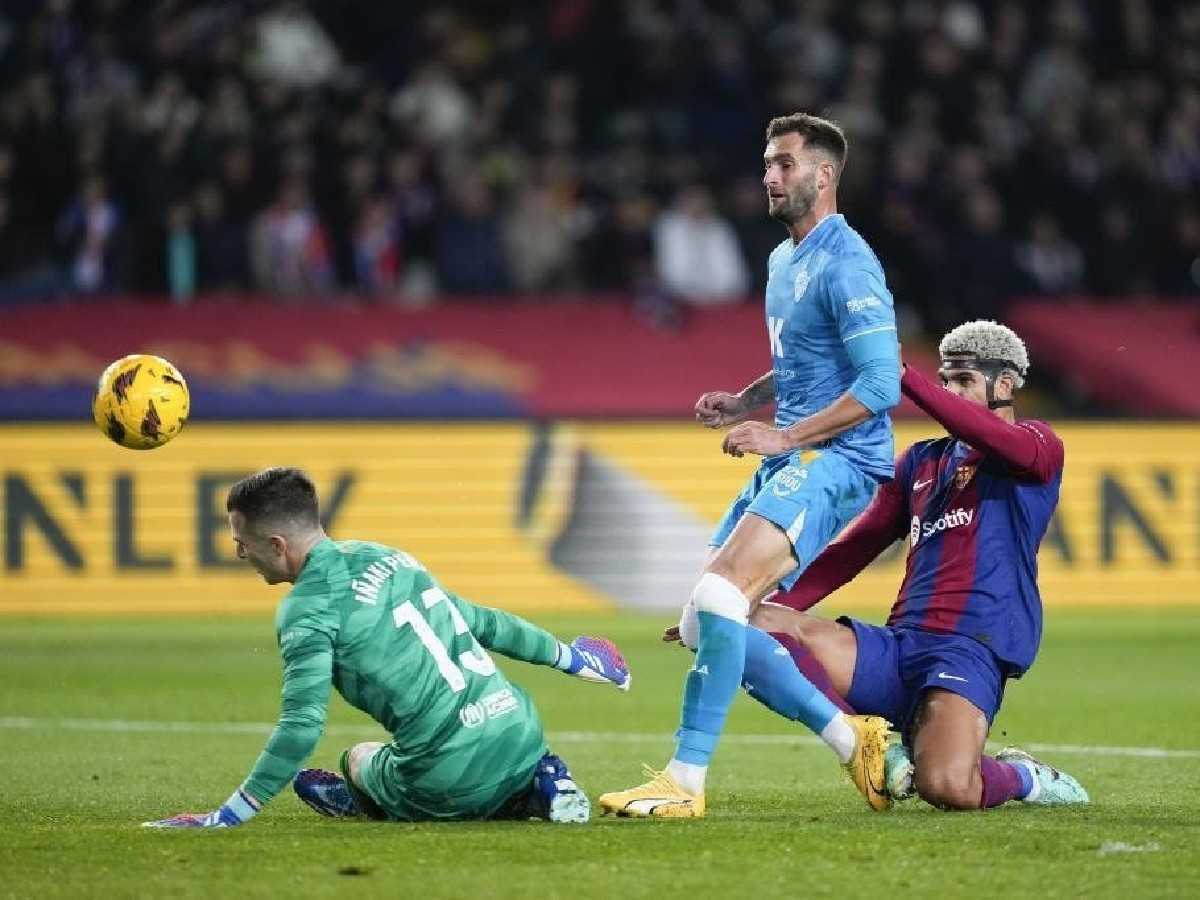 Almeria's first goal against Barcelona was gifted from a defensive error