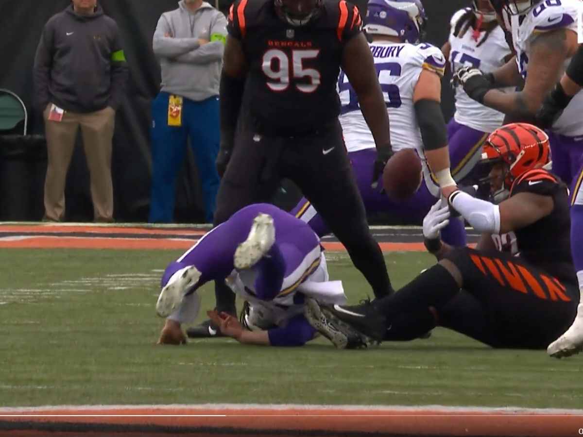 WATCH: “They really benched Dobbs for this” – B. J. Hill makes an INSANE ‘butt-interception’ off of Vikings QB Nick Mullens