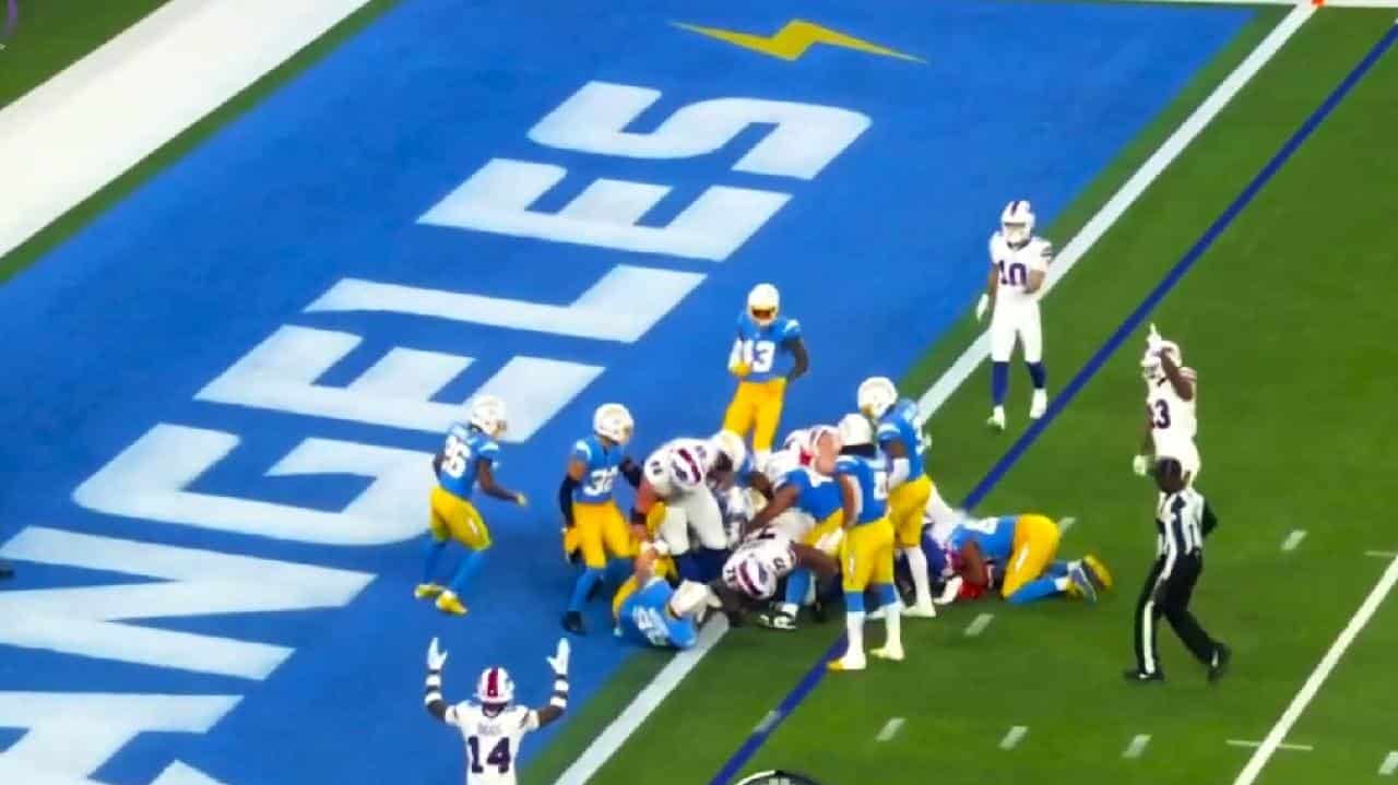 “Bills fans were crying about this when the Eagles played them” – Josh Allen successfully attempting the controversial ‘Tush-Push’ play against the Chargers sparks mixed reactions on social media