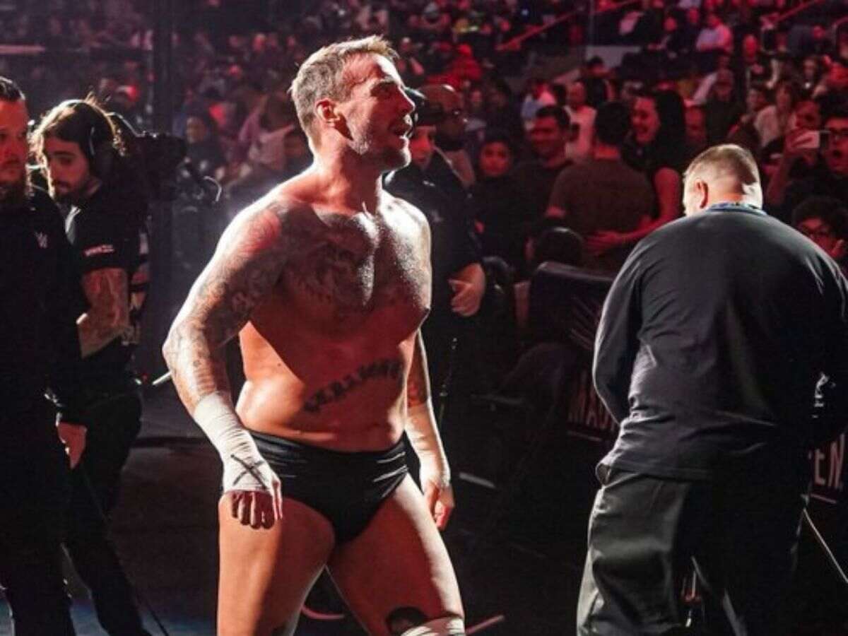 “Looked pretty stupid,” Former World Champion brutally mocks CM Punk’s wrestling gear for his 1st WWE match in nearly a decade