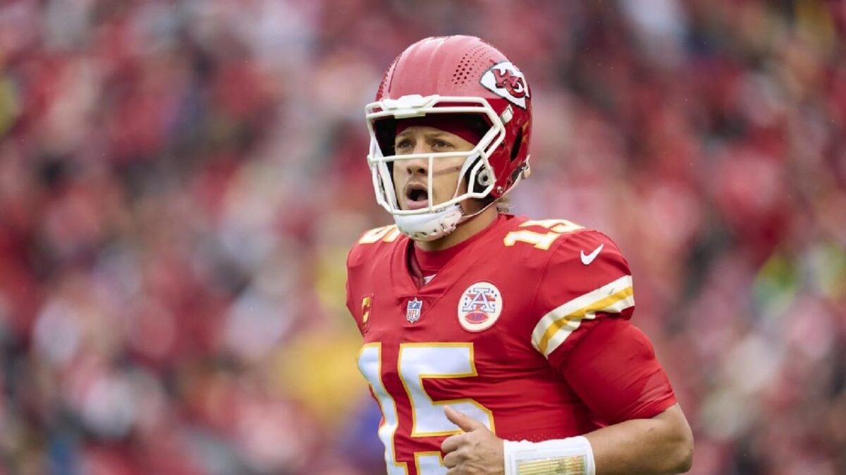 “He should be yelling at Toney!” – Patrick Mahomes gets termed as ‘crybaby’ after blaming the referees for Kadarius Toney’s game-deciding penalty
