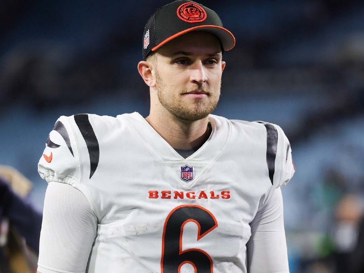 “I’m taking him over Joe Burrow!” – Jake Browning gets hyped by Bengals fans for his iconic 354 yards outing against the Jaguars