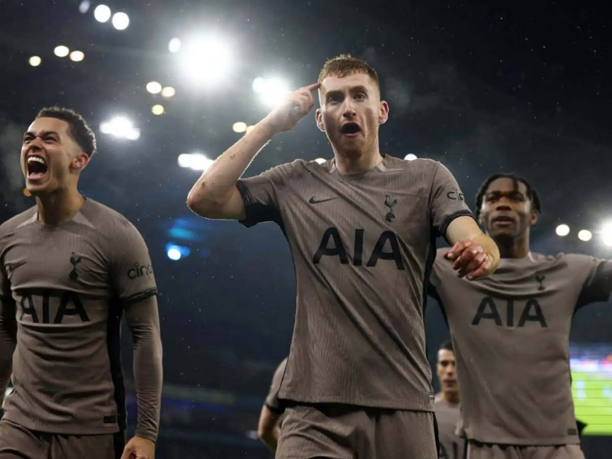 Dejan Kulusevski celebrating Spurs goal against Mancity with other youngsters 