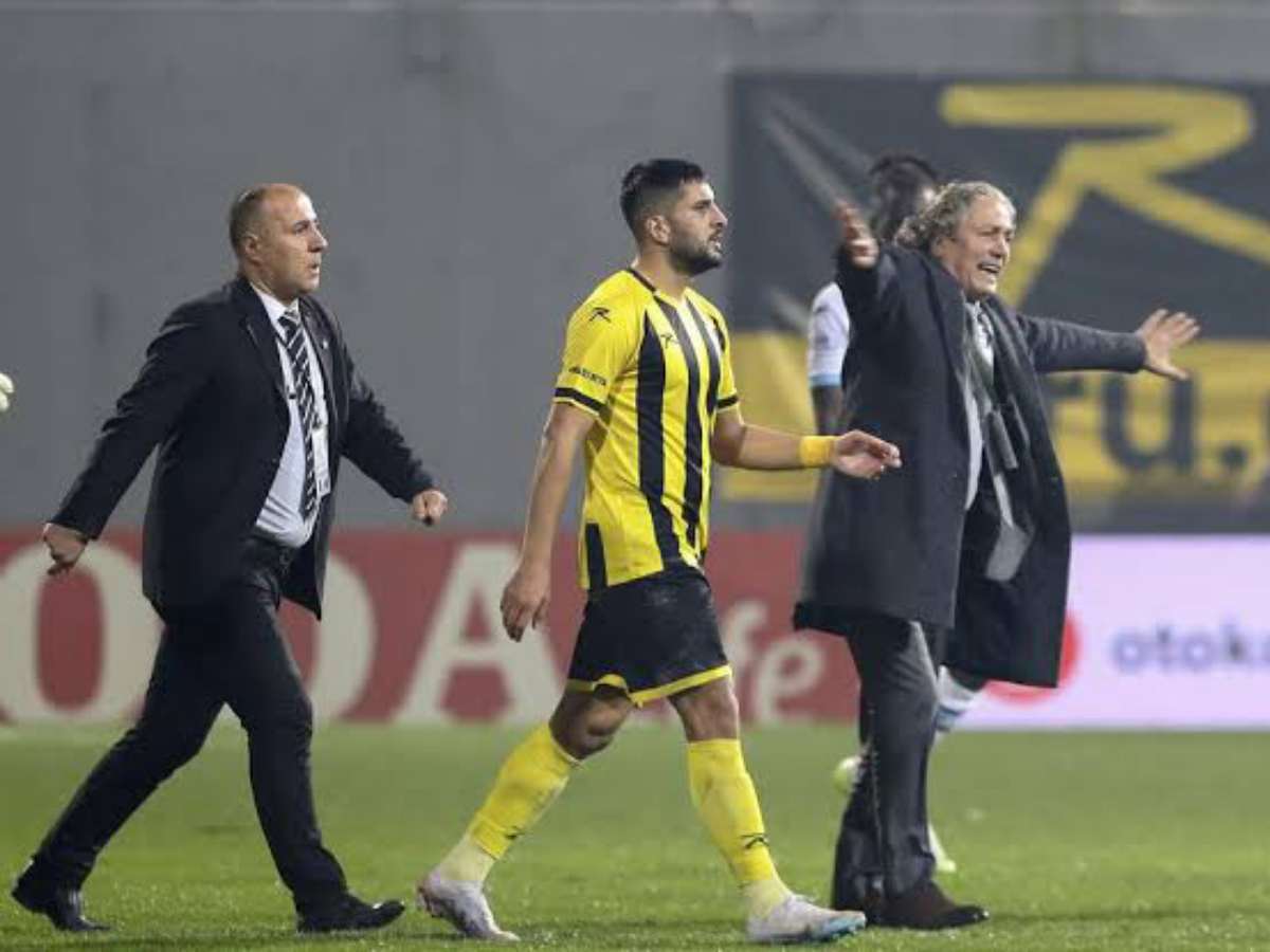 Turkish Süper Lig game SUSPENDED after club President recalls players in protest