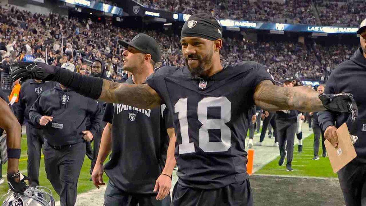 WATCH: Raiders’ Jack Jones indulges in an INTENSE staredown with Patrick Mahomes taunting him after scoring a pick-6
