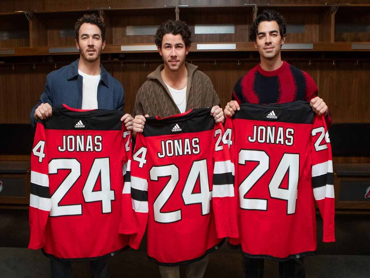 “Nobody asked for this lamewads” – NHL fans react as Jonas Brothers get announced to perform pregame concert at 2024 Stadium Series