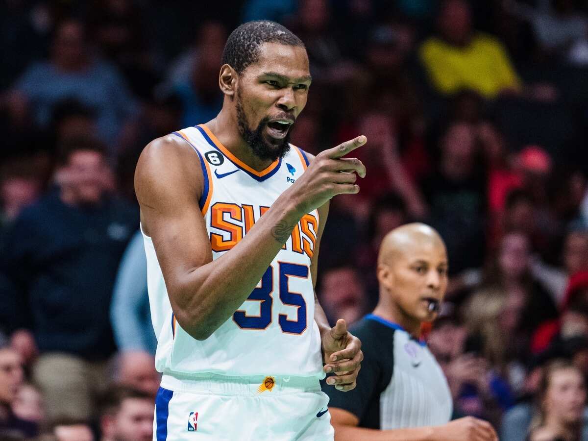 Kevin Durant has been averaging a whopping 30.3 points, 6.2 rebounds and 5.5 assists on 51.8% from the field (Phoenix New Times)