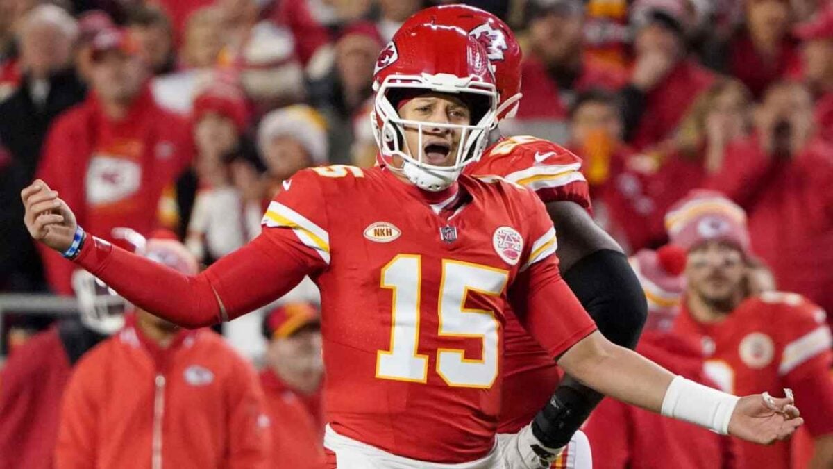 WATCH: “Worst f***ing call I’ve ever seen!” – Patrick Mahomes has a brief NSFW interaction with Josh Allen after controversial ending to Chiefs-Bills game
