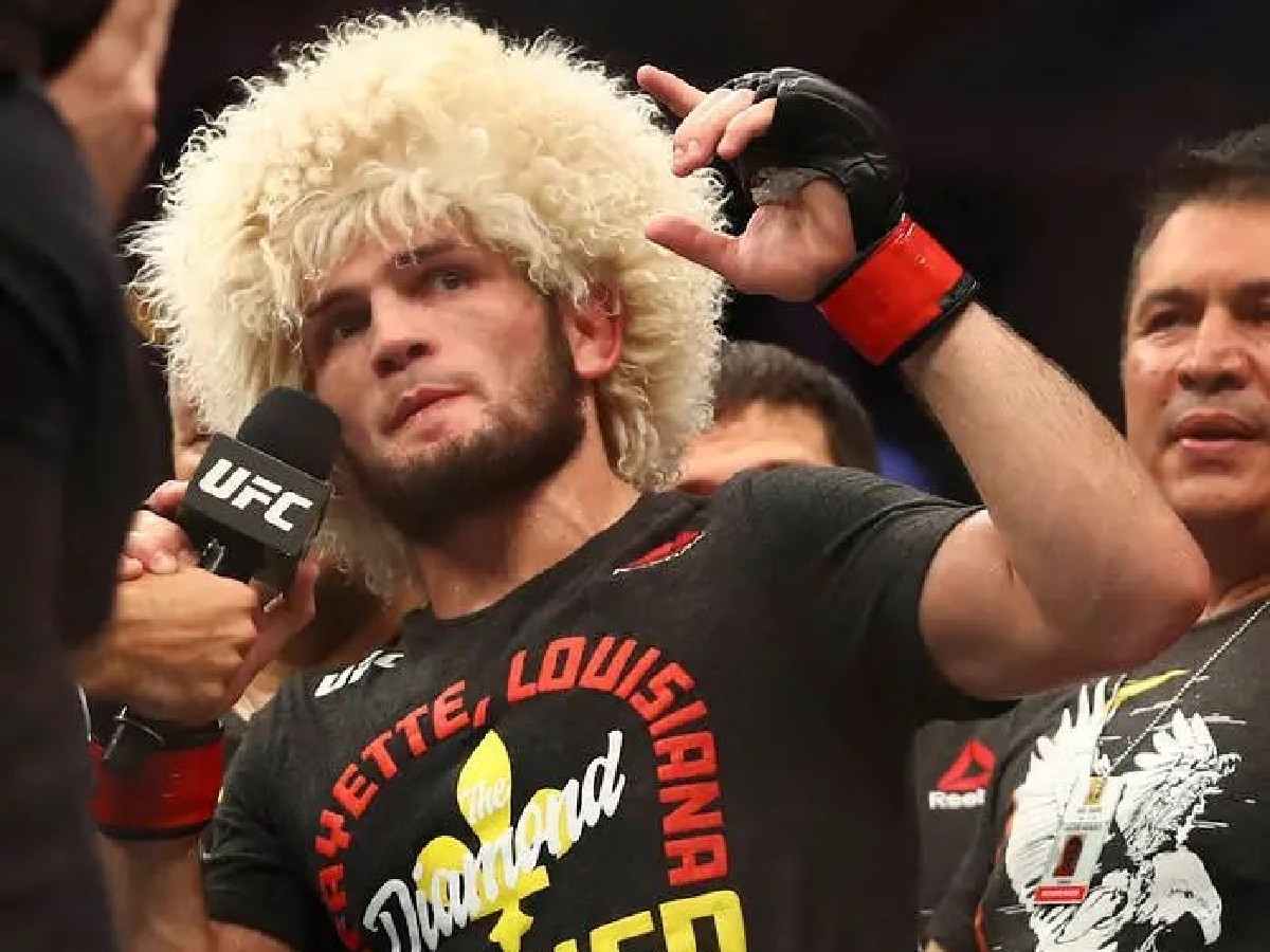 “It’s in their religion,” Khabib Nurmagomedov’s surprising move to send dogs out of house after settling in leaves coach in laughter