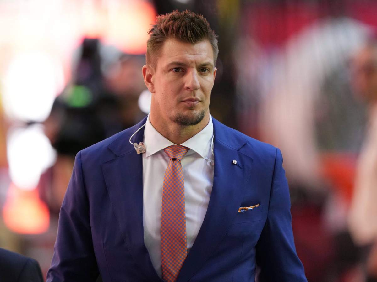 Rob Gronkowski strongly advocates for non-QB NFL MVP this year while choosing his pick for the award