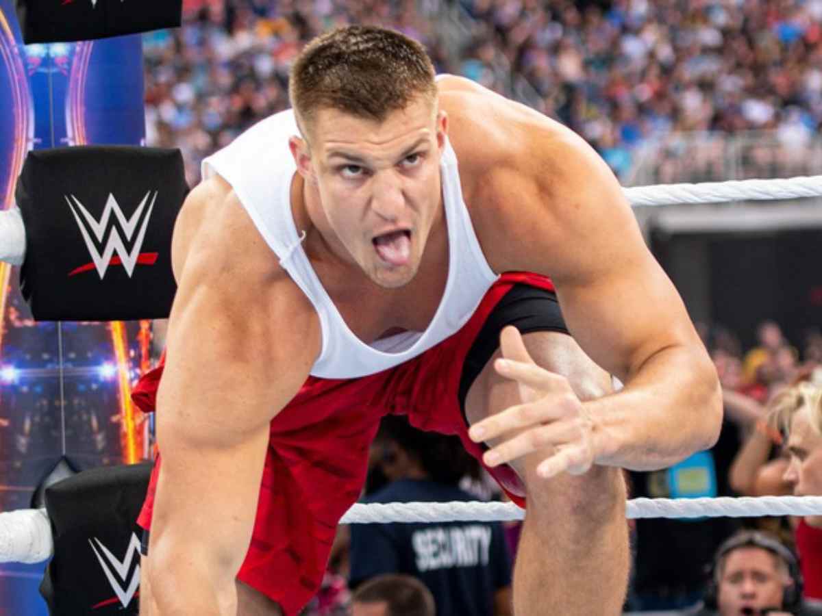 Rob Gronkowski tells Tom Brady how he thought of becoming a WWE champion during his NFL rookie year