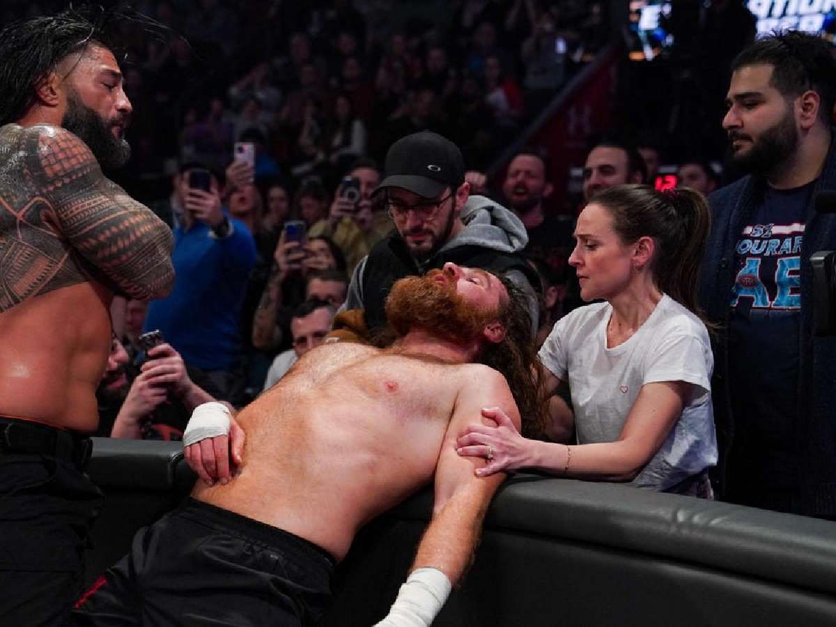 Roman Reigns slapping Sami Zayn