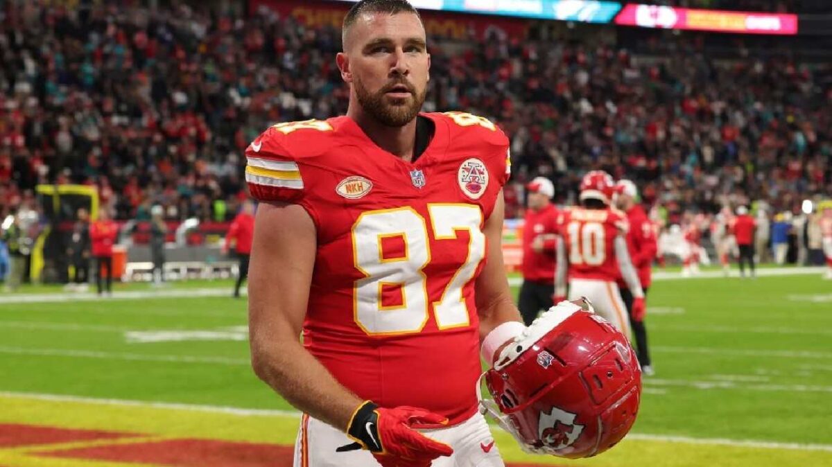 WATCH: Travis Kelce smashes his helmet in frustration after Chiefs’ ‘fake punt’ attempt against the Raiders
