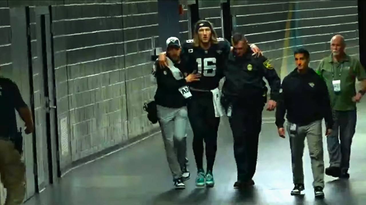 WATCH: “That’s some cheap stuff!” – Jaguars forcing Trevor Lawrence to walk instead of getting him a cart after leg injury has fans agitated on social media