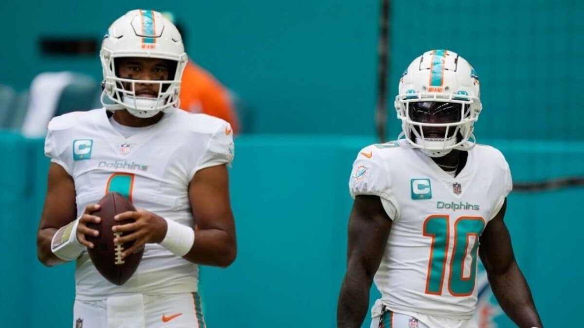 Dolphins players taunt the Cowboys after beating them by playing Wiz Khalifa’s “We Dem Boyz” in the locker room
