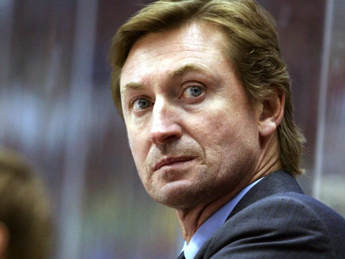 “Probably should have been in the sin bin” Wayne Gretzky reflects on CONTROVERSIAL high-stick call during wild Game 6 of 1993 Conference final