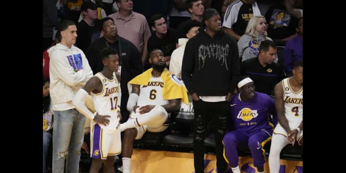 "Trash team" - Lakers fans SLAM LeBron James and co. for blowing 14-point lead and losing by 23 to OKC 1 lakersbench