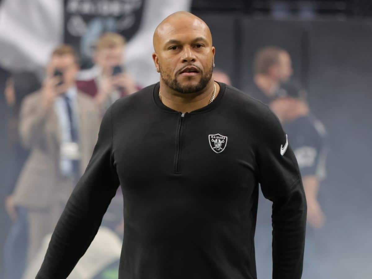 Maxx Crosby Threatens To Leave The Raiders If Antonio Pierce Doesn't ...