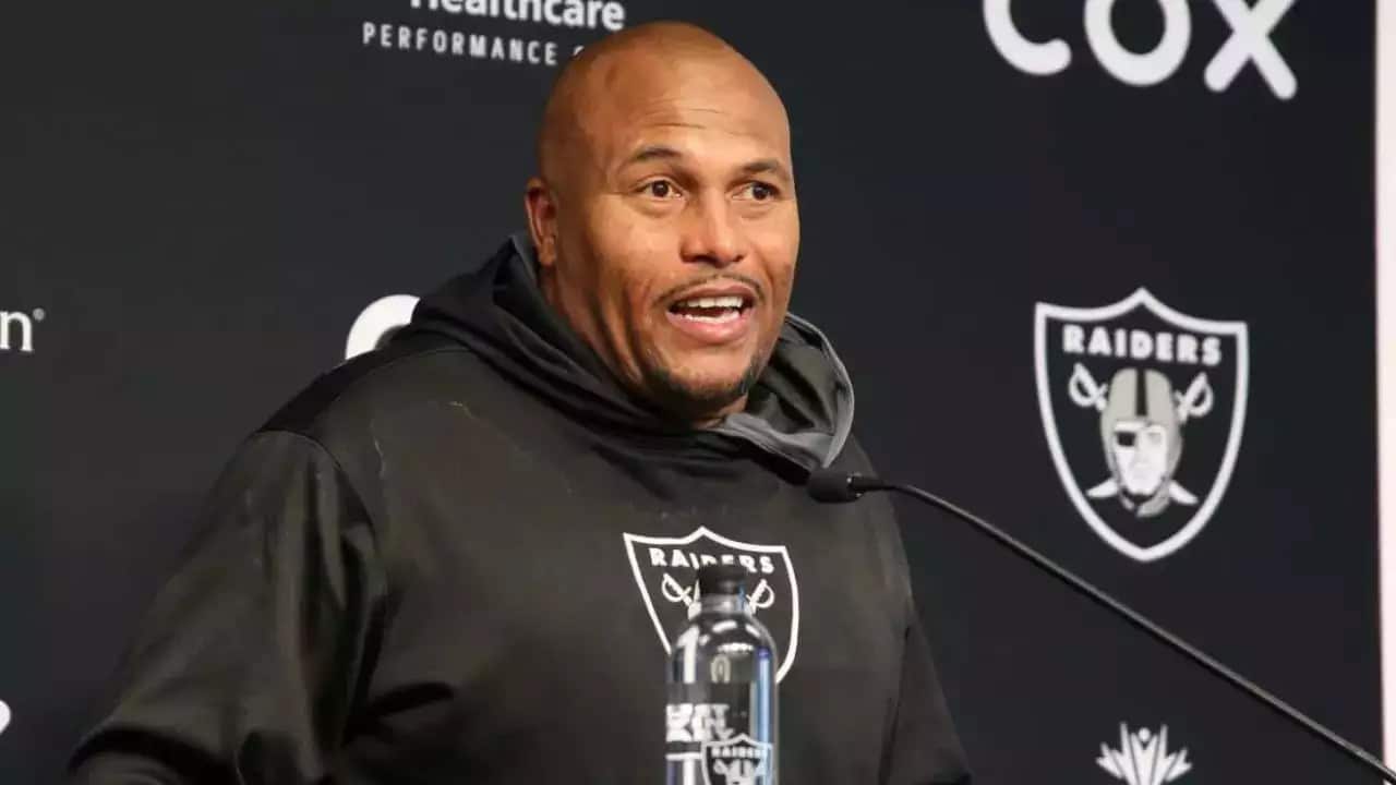 “Let’s f**king gooo!” Raiders fans ECSTATIC about their franchise promoting Antonio Pierce to their full-time head coach