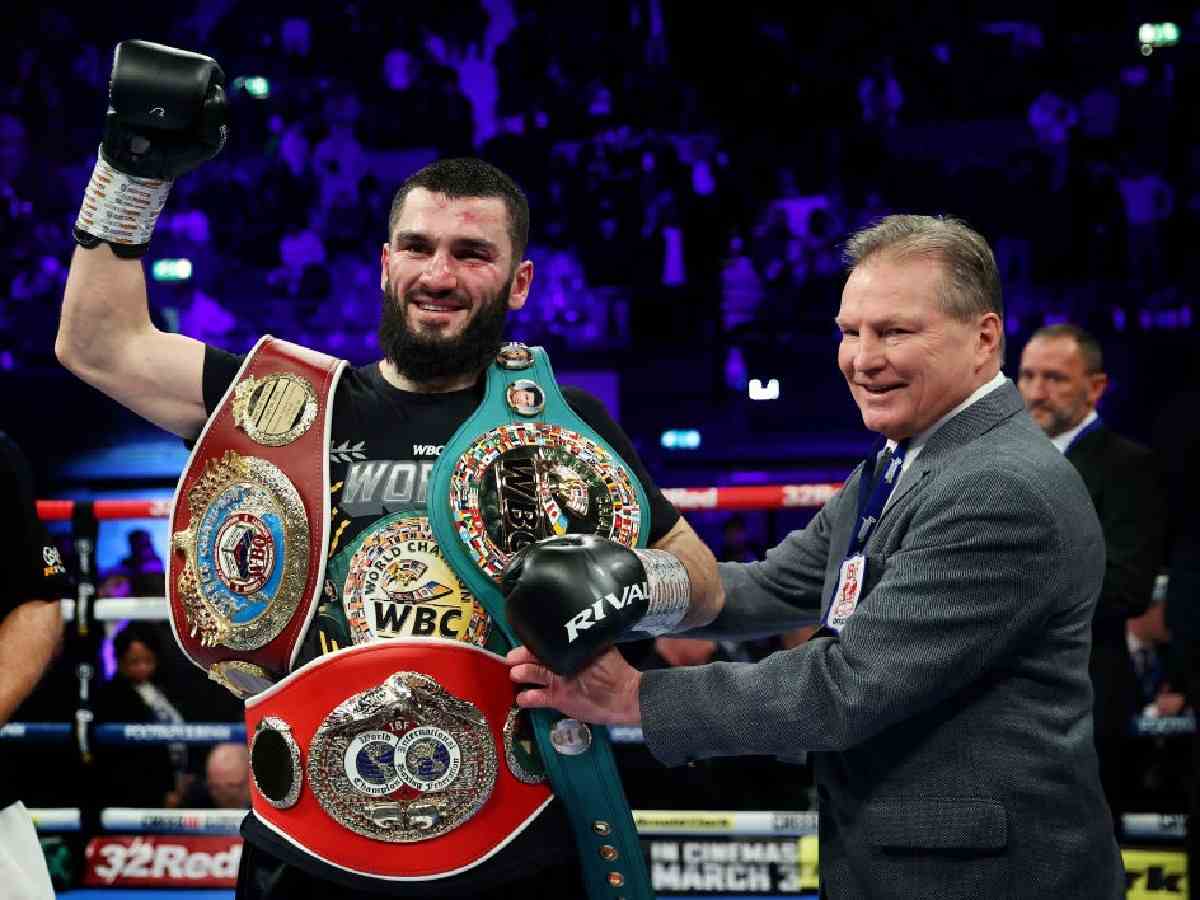 Artur Beterbiev and Callum Smith