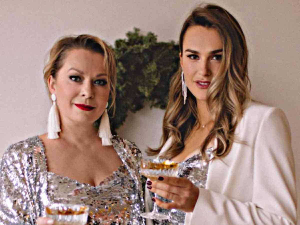 Aryna Sabalenka with her mom Julia Sabalenka