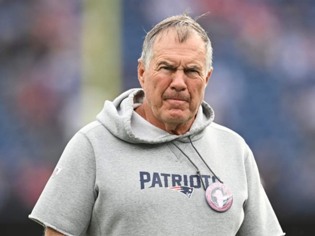 “I’m still under contract..” Bill Belichick clears ‘much-needed’ air on his future with the Patriots following bizarre 4-13 season