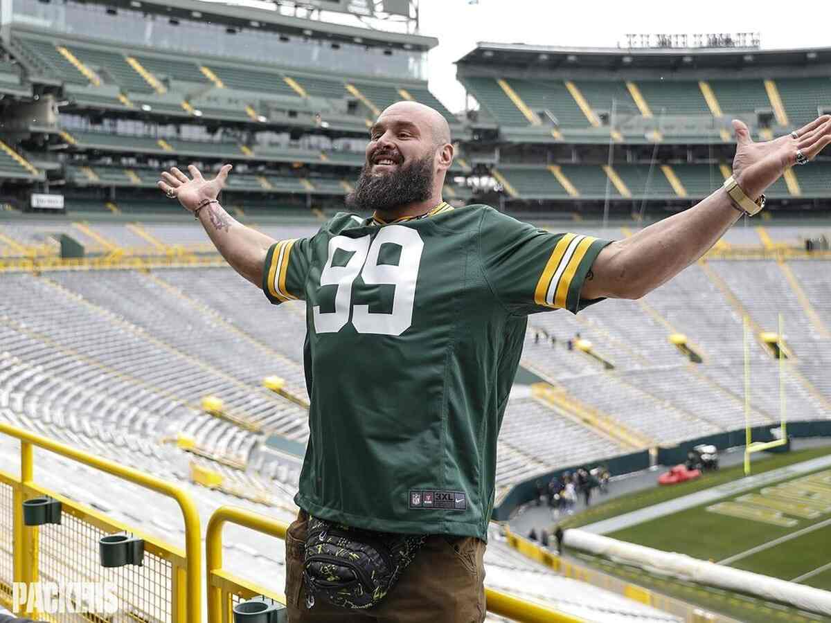 Braun Strowman in a Packers' jersey