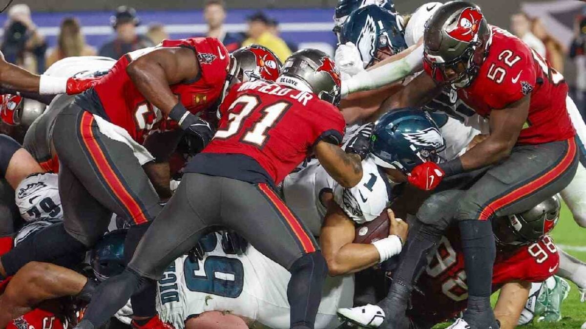 "Worse angles than my husband.." Mina Kimes has a cheeky 'insider take' on Eagles defense's no-show against the Bucs