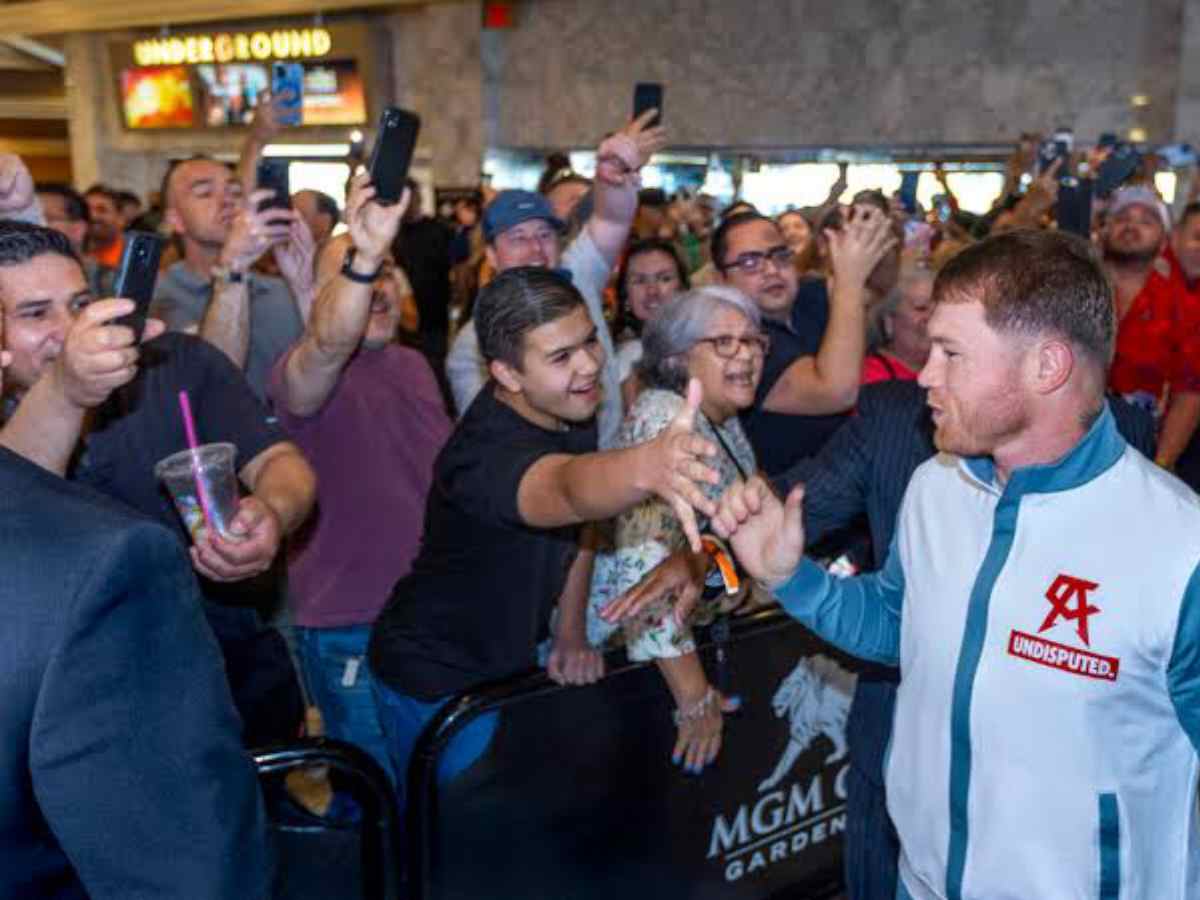 Canelo amidst fans