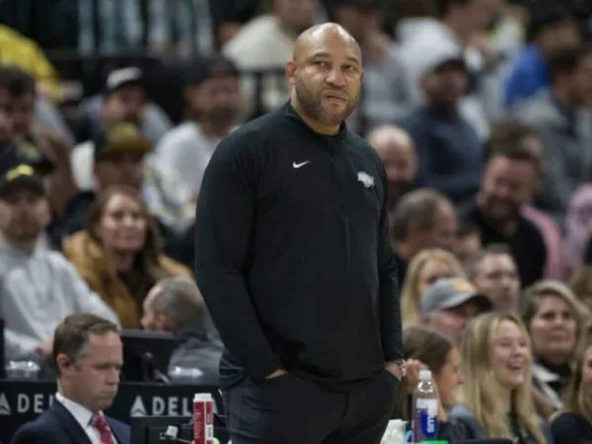 Fans have called out Darvin Ham for not taking his job seriously as he is seen standing nonchalantly despite the Lakers going 2-8 in their last 10 games (via X)