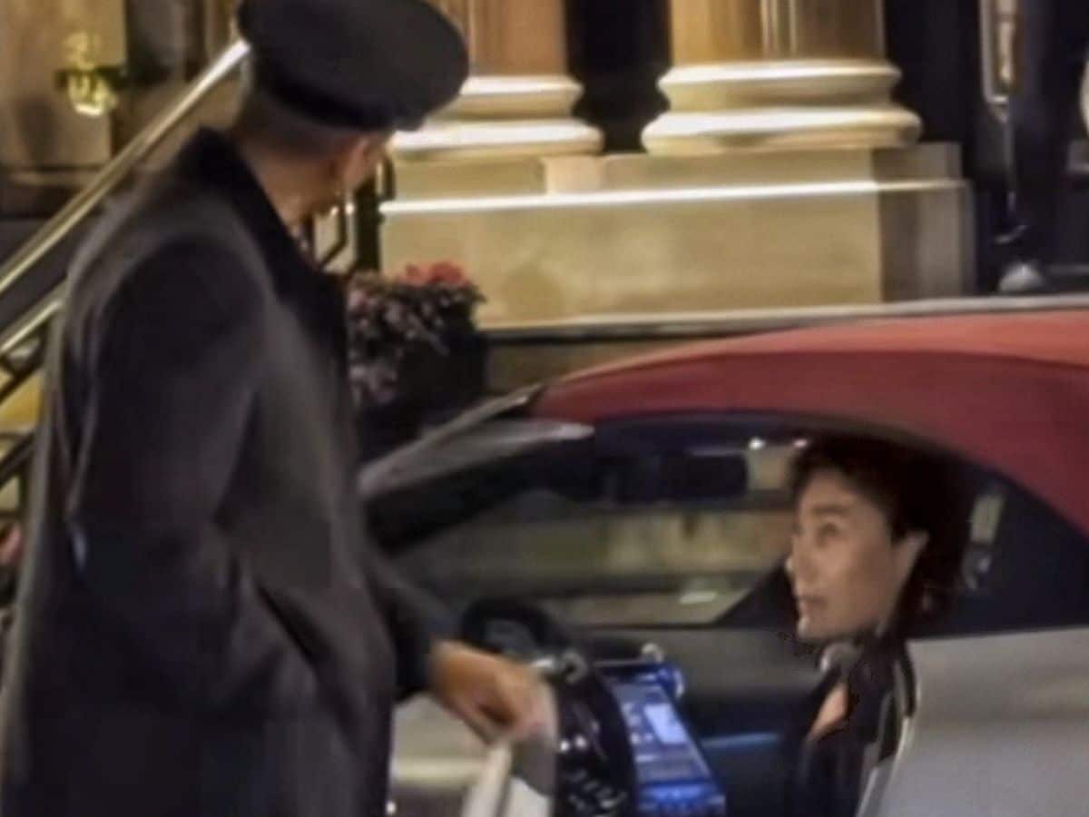 WATCH: George Russell arrives with girlfriend Carmen Mundt at Hotel de Paris in Monaco in a $250,000 Mercedes