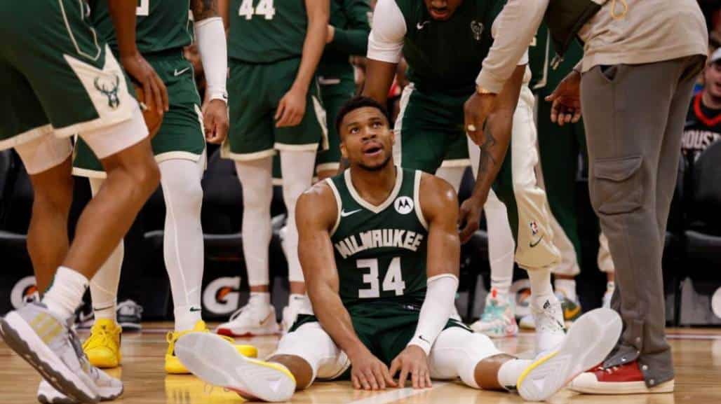 “He has to wash our clothes better!” Giannis Antetokounmpo calls out Bucks’ equipment manager in surprising analysis of team’s recent struggles