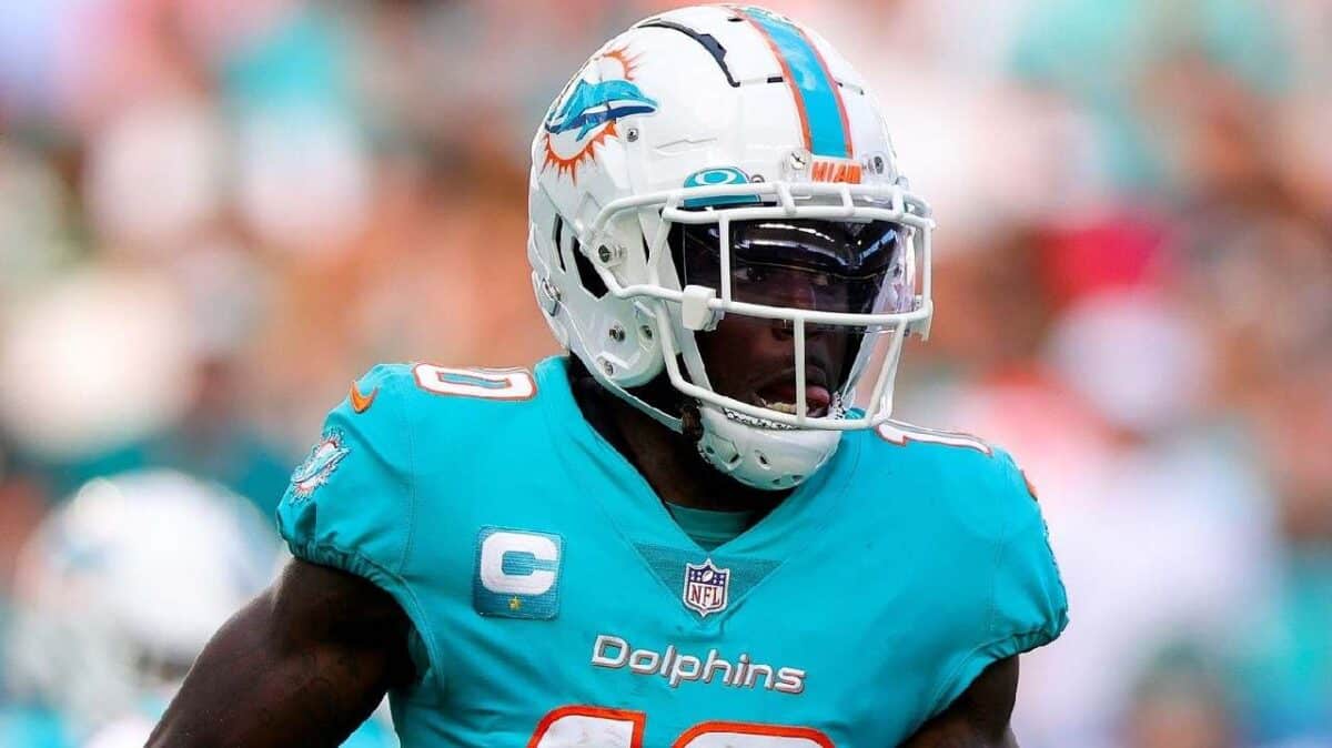 Dolphins star Tyreek Hill's mansion in Florida catches fire, requiring 20 firefighters to contain blaze