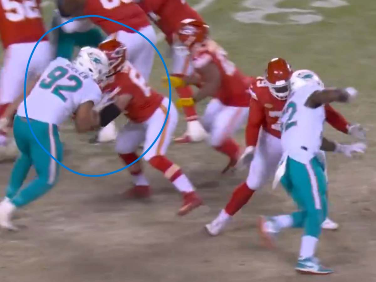 WATCH: Clear holding on Chiefs goes unnoticed, while Dolphins penalized for controversial roughing the passer shaping crucial 4th quarter play