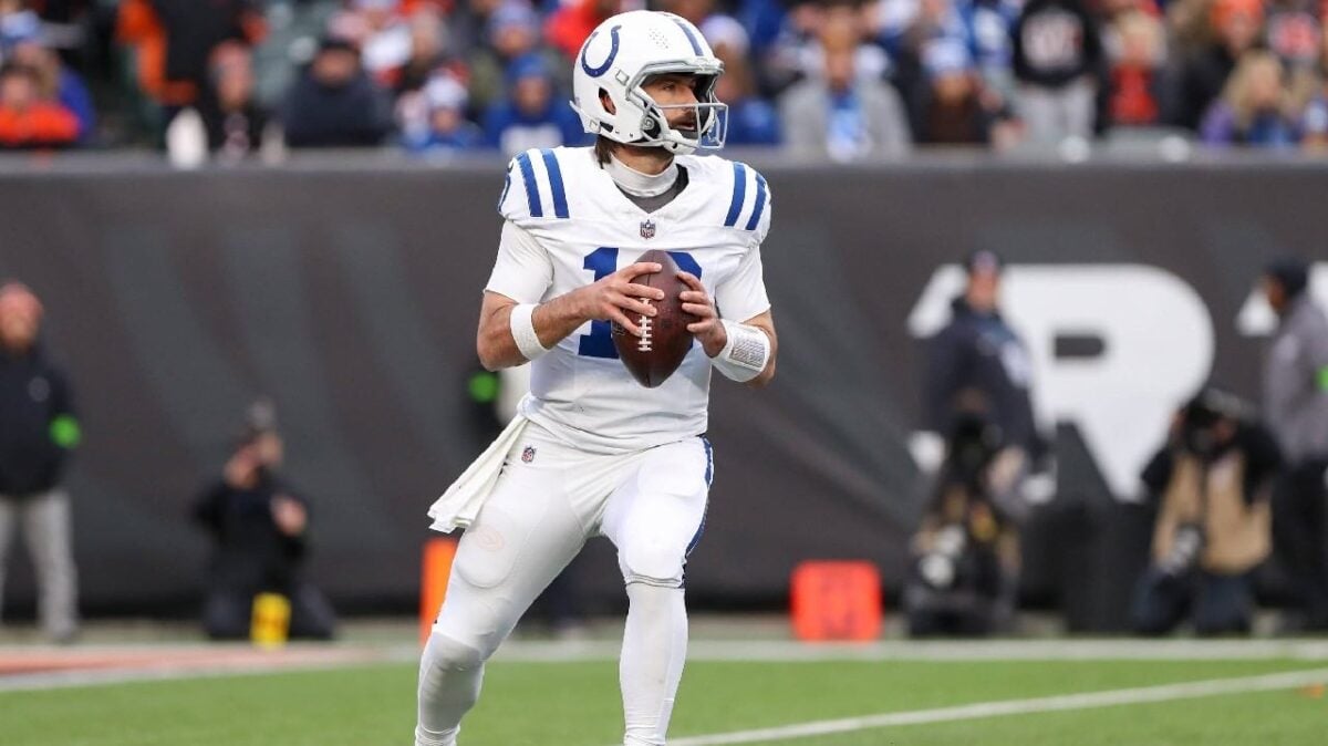 WATCH: Colts HC Shane Steichen yells at QB Gardner Minshew on the field with the season on the line against the Texans
