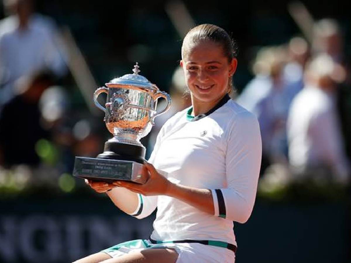 Livid Jelena Ostapenko lashed out at the umpires as a serve by her was called as one bounce, but she felt that the ball had bounced thrice.