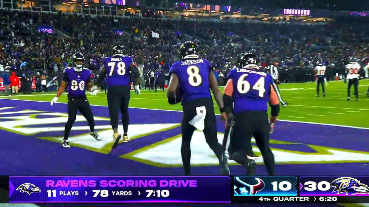 WATCH: "See y'all next week!" - Lamar Jackson runs into the tunnel after scoring his 2nd rushing TD against the Texans, fans react