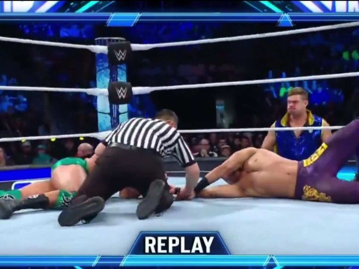 WATCH: Horrendous botch prompts referee to call-off a massive grudge match on SmackDown