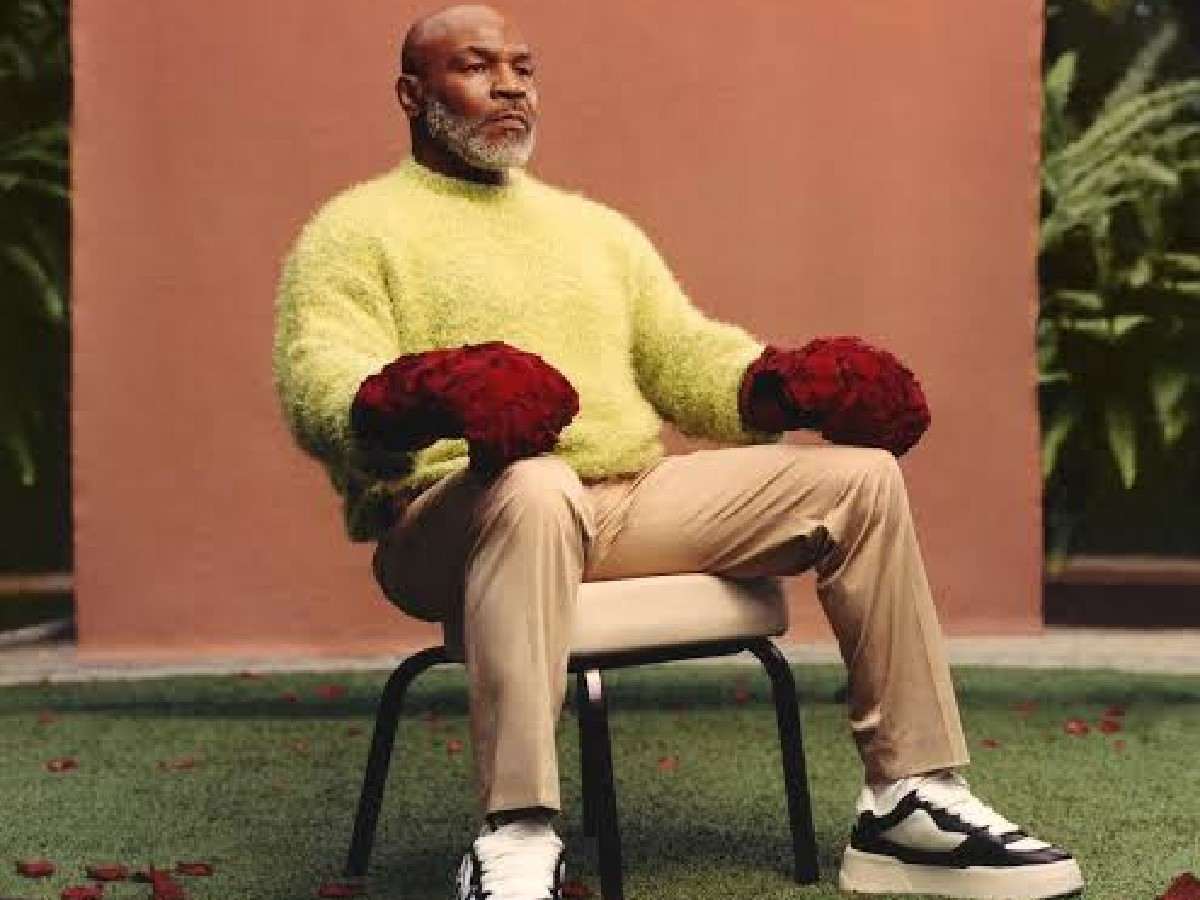 “Heck of a way to give someone their flowers” – Mike Tyson showing off rose petal-themed boxing gloves has fans in splits