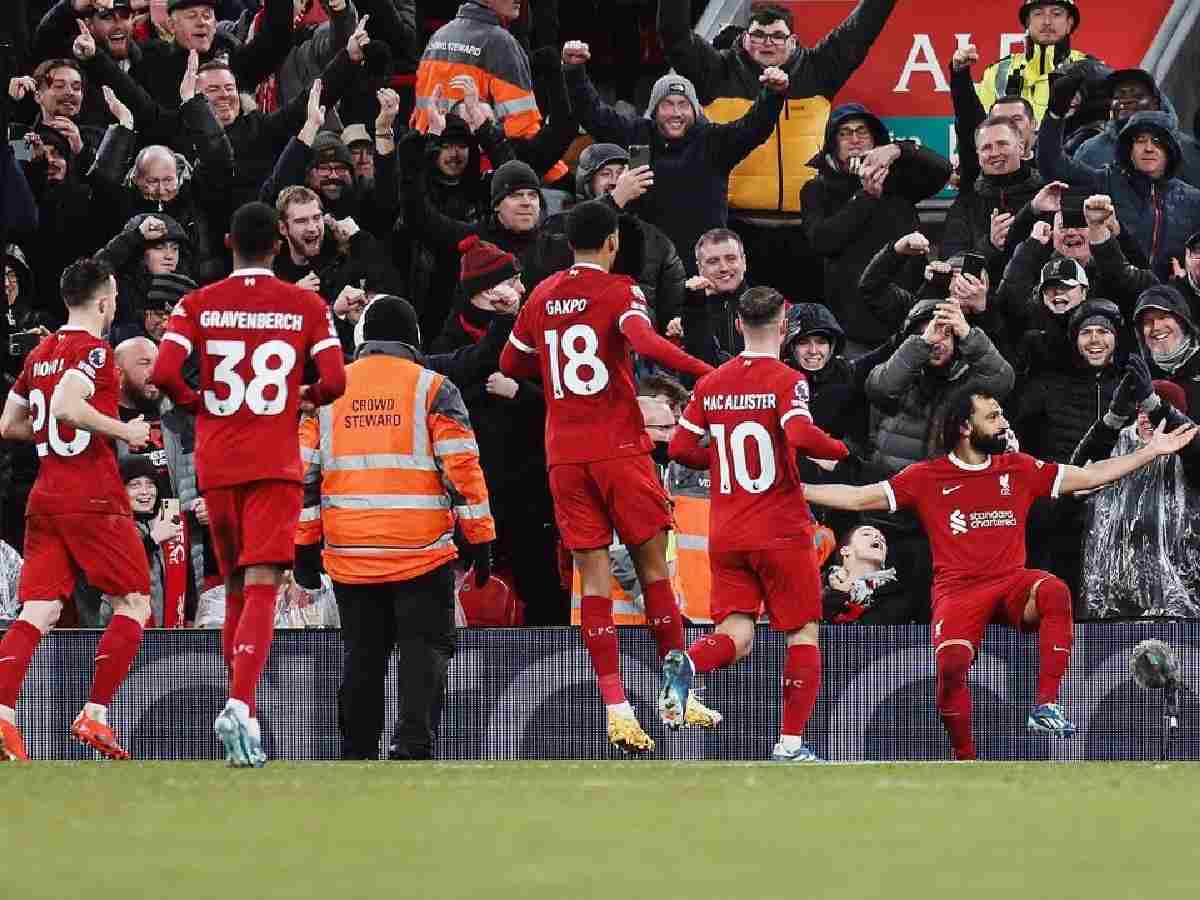 Mo Salah and Liverpool teammates