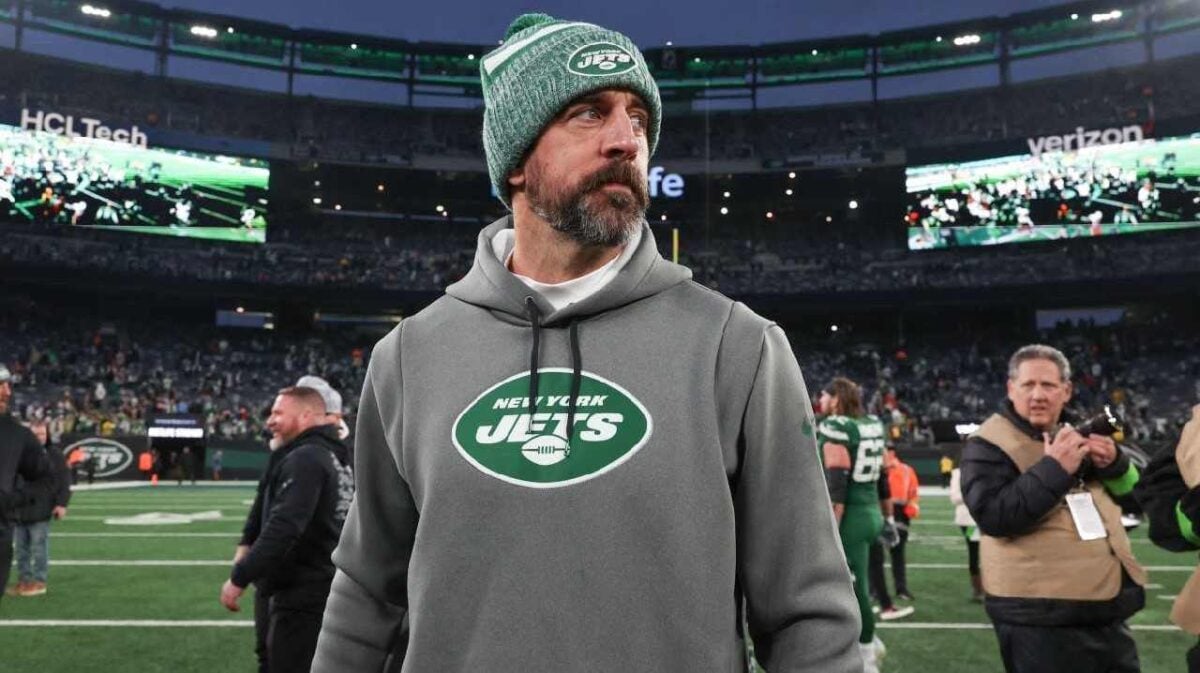 "Fans are so casual!" - NFL fanatics voting for Aaron Rodgers' trade to the Jets as 'worst move of 2023' has fans in shock