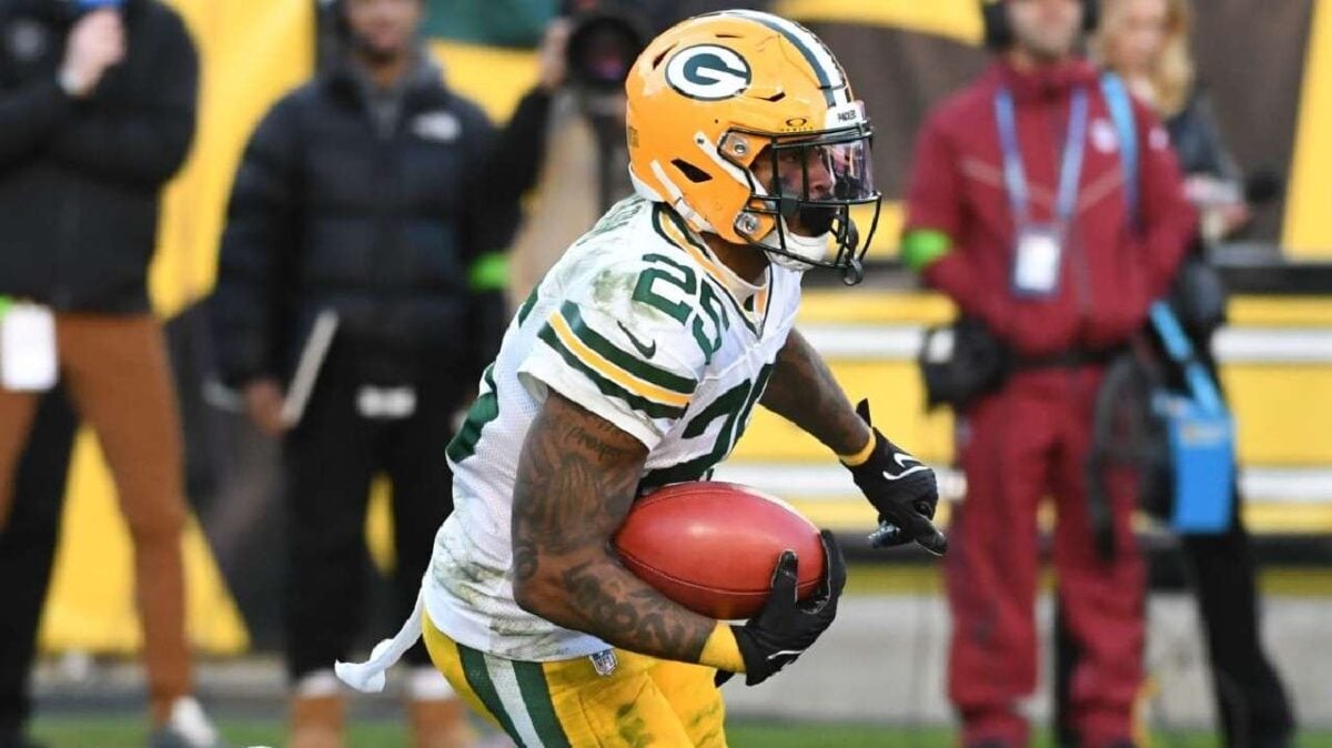 WATCH: "Craziest recovery I’ve ever seen" - Packers' Keisean Nixon bizarrely fumbles the football after making a huge kick return only to be saved by his teammate, fans react