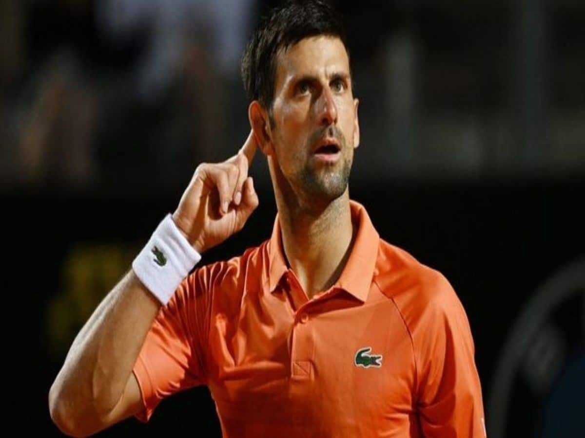 Novak Djokovic lashed at the crowd at the Australian Open for being too loud during the serve, fans react in a bizarre way in Twitter.