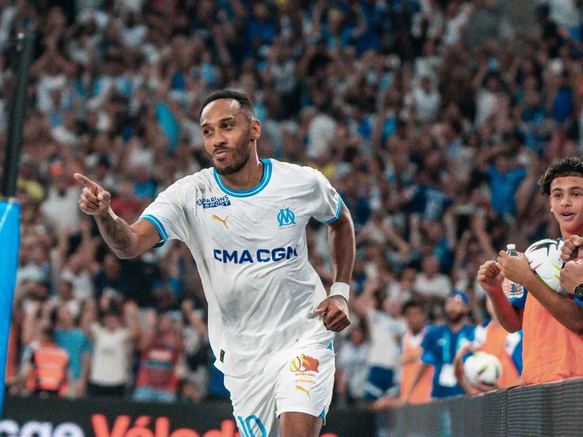 WATCH: Pierre-Emerick Aubameyang’s PERFECT chip marks his 20th goal contribution for Marseille this season!