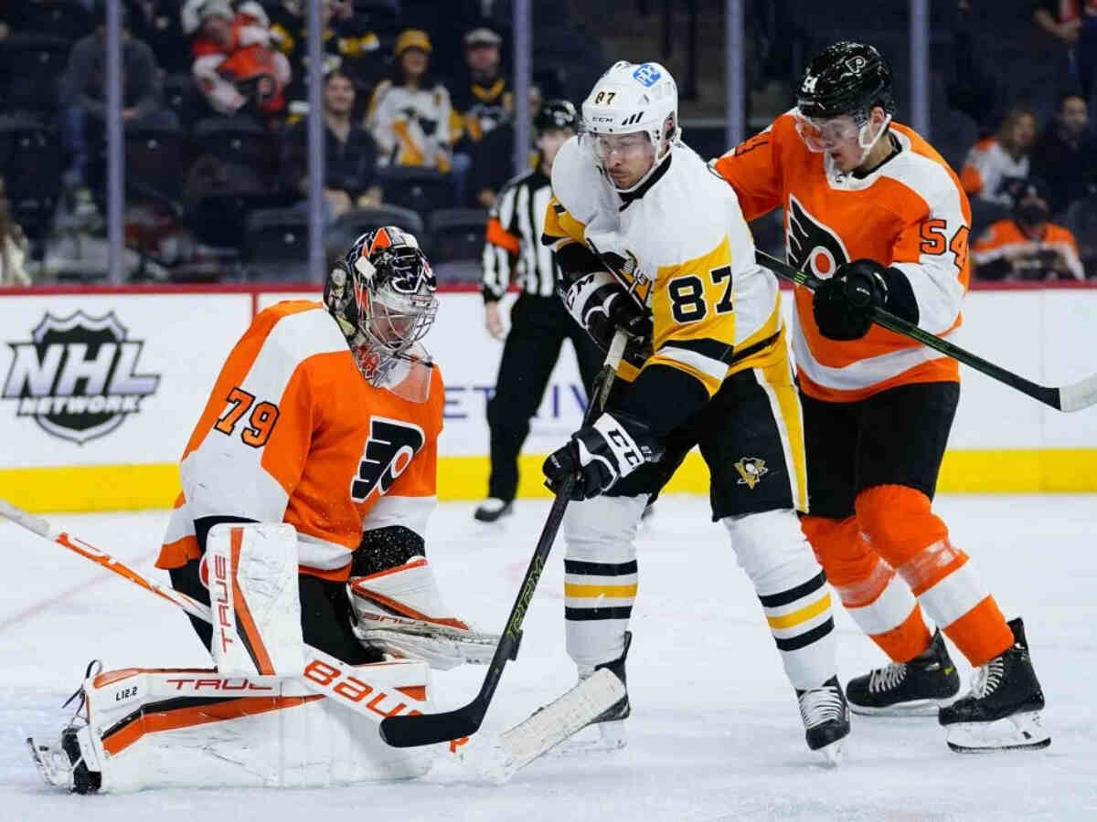 Sidney Crosby playing against Flyers [Image Credit: Tribune Chronicle]