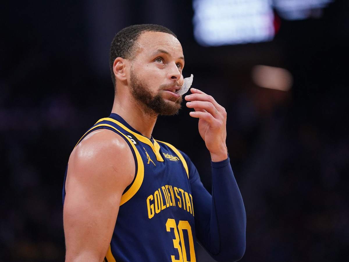 Stephen Curry put up a season high 46 points, but ended up losing to the Lakers