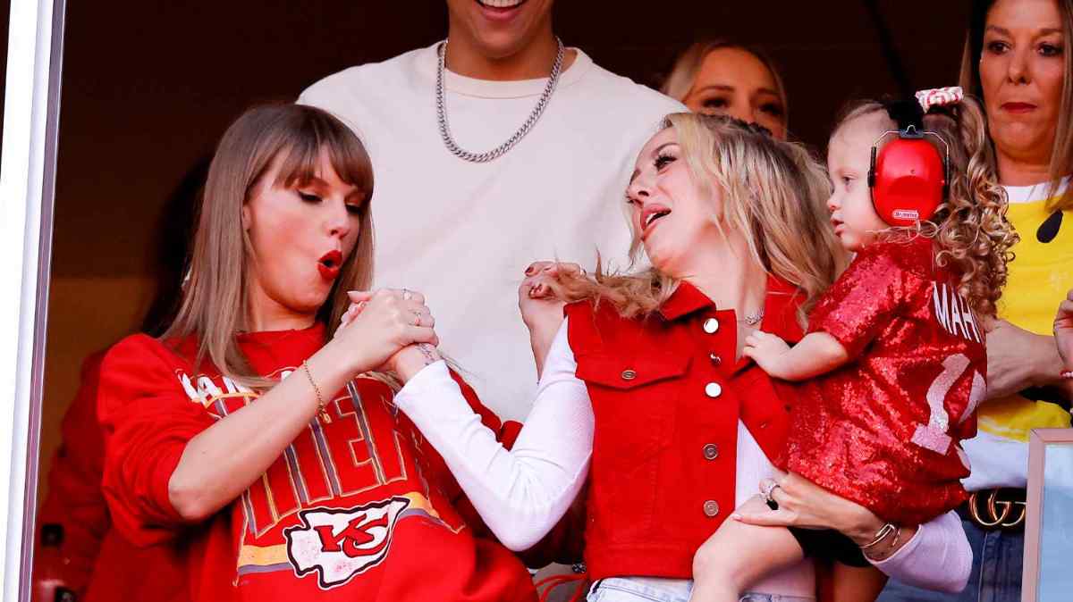 Brittany Mahomes, who missed new BFF Taylor Swift at Chiefs’ last regular season game, goes unnoticed in ‘hot’ black outfit as husband Patrick Mahomes sits out